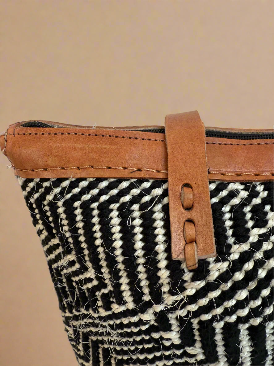 Monochrome Maze Sling