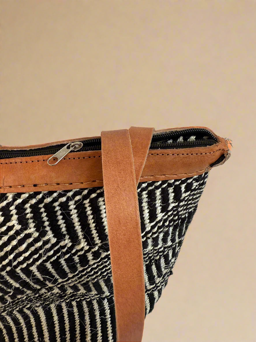 Monochrome Maze Sling